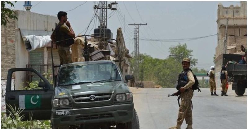 পাকিস্তানের তিন স্থানে বন্দুকযুদ্ধ, নিহত ৩০